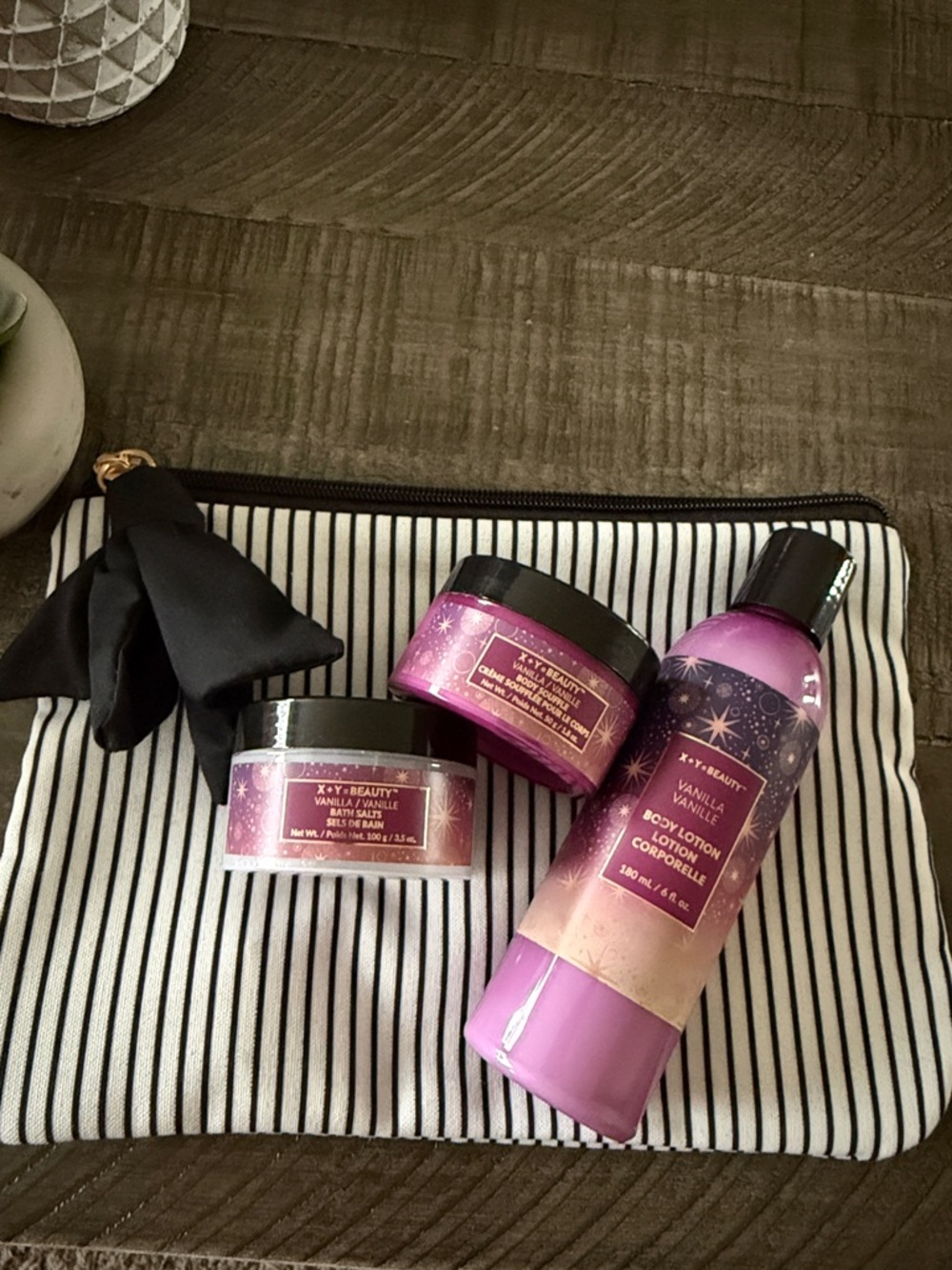 Vanilla Scented Body Lotion, Bath Salts & Cream Set with cosmetic bag - New Set! - Picture 2 of 7